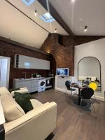 Liverpool Sage House - Spacious 2-Bed Near Anfield Stadium - B&B Liverpool