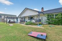 Walk to Lake Texoma Family-Friendly Retreat - Bed and Breakfast Kingston