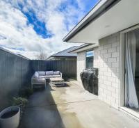 Modern Coastal Retreat in Pyes Pa - B&B Tauranga