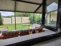 Cozy Getaway with private backyard - B&B Penrith