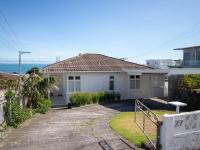 Blue Water Cottage - with beachfront coastal views - B&B New Plymouth