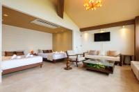 10 seconds to the sea, jacuzzi & BBQ available, ocean view from every room on the beach Terrace - B&B Nakijin