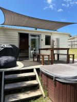 Kiwi Beach Bach - Hot Tub - 2 bed - B&B Whangapoua