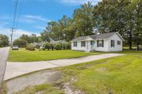 Pet-Friendly 3 BR Home with King Bed and Fenced Yard Near Downtown - Chambres d'hôtes New Bern