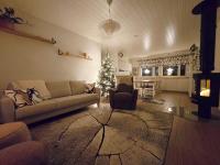 HomeAurora! 4BR Family House - Sauna - Forest View - Bed and Breakfast Rovaniemi