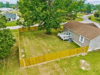 3BR Retreat with King Suite and Pet-Friendly with Fully Fenced Yard - Bed and Breakfast New Bern