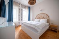 MINIQ HOMES 101 - Near Sea Foça Center 2BR Historic Stone House - Bed and Breakfast Foça