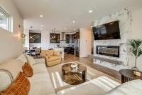 4 Mi to Dtwn Greenville: Group-Ready Home w/ Yard - Ferienwohnung Greenville