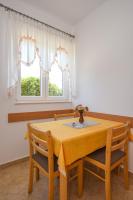 Apartamento de 1 dormitorio con terraza y vistas al mar