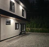 Modern 2BR Coach House, West Van- New Construction - B&B West Vancouver