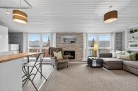 Coastal Charm: Modern Retreat by Seafront - B&B Largs