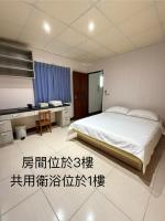 Standard Double Room with Shared Bathroom