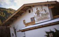 Gästehaus Wildschütz - by Hotel Tirolerhof Tux - B&B Tux