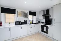 Modern 5 BED-2 BATH Apartment - Chambres d’hôtes Galashiels