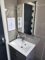 ApartHotel 4 - Fast WiFi, Hotel Linen, Keyless Entry, City only 10 Mins - BY PROPERTY PROMISE - Chambres d'hôtes Cardiff
