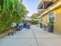 Tropical escape with fire pit near airport & stadium - B&B Tampa