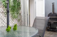 Beautiful 1 Bedroom Apartment with Garden - Clapham Common - Minutes to Central London - B&B Londra
