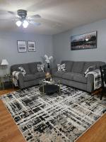 The E-Town Retreat 2BR townhouse close to Downtown - Ferienwohnung Elizabethtown