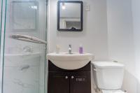 Bright & Spacious 2 Bedroom Apartment Free Wi-Fi, Free Parking, Near Nature Trails - B&B Toronto