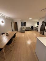 2 Bed 2 Bath Apartment with Secure Parking in Sydney CBD - 1 Min Walk To Darling Harbour & World Square- Center Of China Town - Chambres d'hôtes Sydney