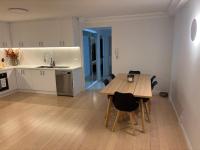 2 Bed 2 Bath Apartment with Secure Parking in Sydney CBD - 1 Min Walk To Darling Harbour & World Square- Center Of China Town - Chambres d'hôtes Sydney