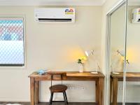 Steps from Sunnybank Hills Shopping Spacious Home - B&B Brisbane