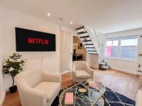 Cosy Two-Bedroom Notting Hill Retreat - Bed and Breakfast Londen