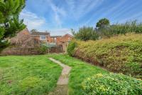 Serene 5BR - A Cozy Home Away From Home - B&B Theydon Bois