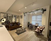 Modern Ipswich Waterfront Apartment Free Parking - Long Term Stays Available - B&B Ipswich