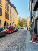 Sky House Carrara - B&B Bérgamo