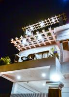 Studio Lit Queen-Size