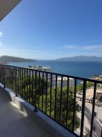 Two Bedroom Modern Seaview Apartment - B&B Santi Quaranta