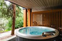 Private Hot Tub | Free Parking | Pool | Sauna - B&B Whistler