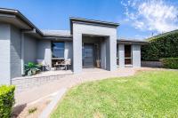 Under the Grapevines with Pool & BBQ - B&B Dubbo