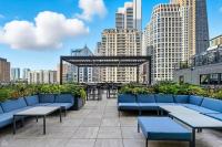 River North Magnificent Mile Condo, Lake and City Views, 43rd Floor Corner, Parking Included! - B&B Chicago