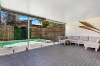 Palm Beach Perfection - Luxe Coastal Escape - B&B Costa Dorada