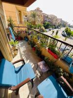 New Cairo Shared Apartment with the landlord close to airport garden view for males only or married couple because of the Egyptian Culture - Chambres d’hôtes Le Caire
