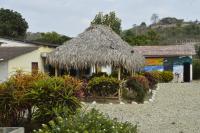 Montañita Garden Hostal - B&B Montañita