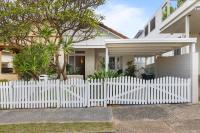 Bondi Beach Home for 8 with Terrace & 2-Car Parking - Chambres d'hôtes Sydney