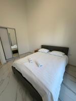 One-Bedroom Apartment with Balcony