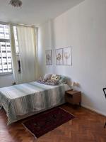 lindo quarto e sala frente ao metrô Carioca 1503 - B&B Rio de Janeiro