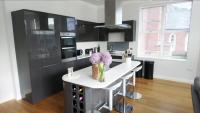 Travaal.©om - 3 Bed Serviced Apartment Farnborough - B&B Farnborough