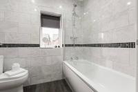 Norris Stays - Sleeps 7 by M55 - Chambres d'hôtes Preston