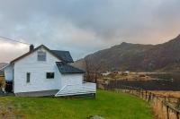 Cosy house just a short distance from Unstad - B&B Bøstad