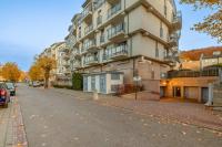 Charming Apartment with Balcony & Parking only 400 meters to the beach by Noclegi Renters - Chambres d'hôtes Międzyzdroje
