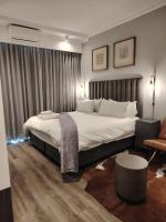Menlyn Maine Trilogy Apartment 914A - Ferienwohnung Pretoria