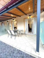 Blue Port Beach House - Bed and Breakfast Rafína