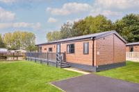 Beryl Lodge with Hot Tub - B&B York