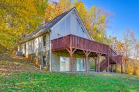 Mountain-View Blue Ridge Cabin Getaway with Fire Pit - B&B Callaway