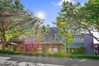 Gorgeous New York-Style Loft with Deck and Air-con - B&B Auckland